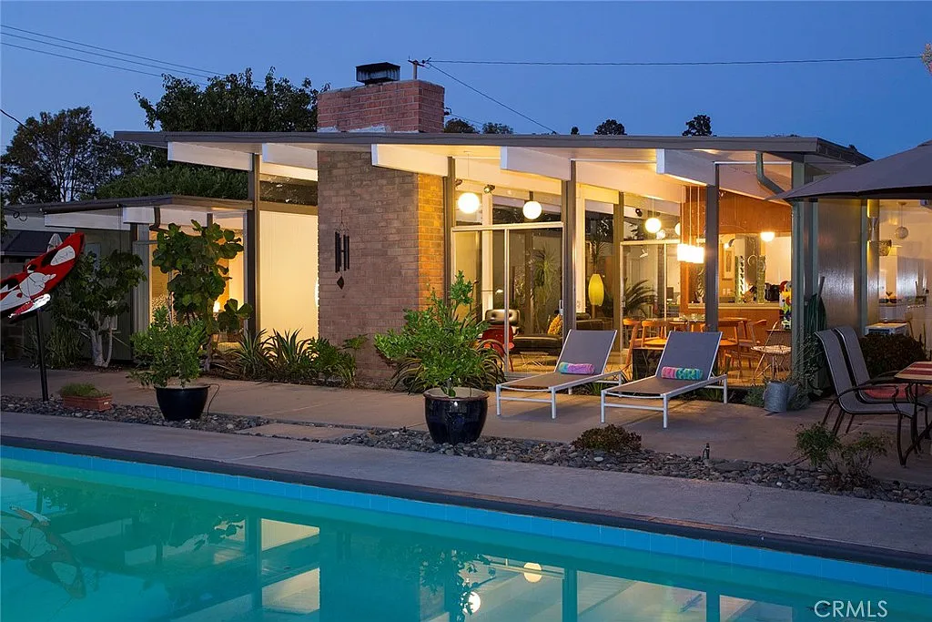 4 bed, 1729 sqft, $6,000 — Photo 1