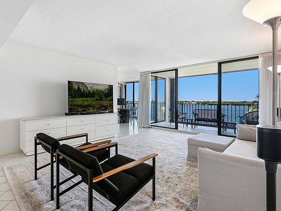 5th image of 124 Lakeshore Drive #630