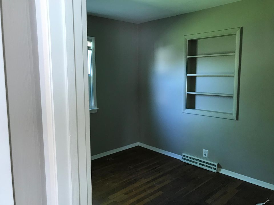 2nd image of 203 E 5th St