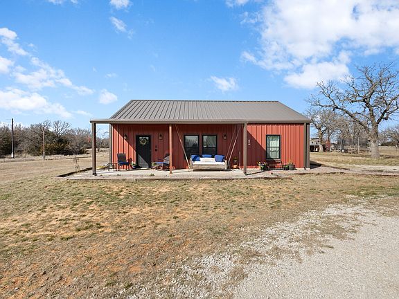 2nd image of 1501 Huddleston Rd