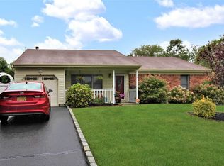 16 Carol Ave, Farmingville, NY 11738