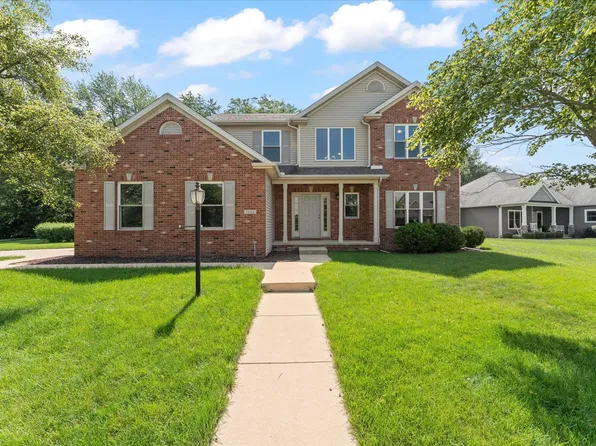 1808 Blue Bird Dr, Mahomet, IL 61853