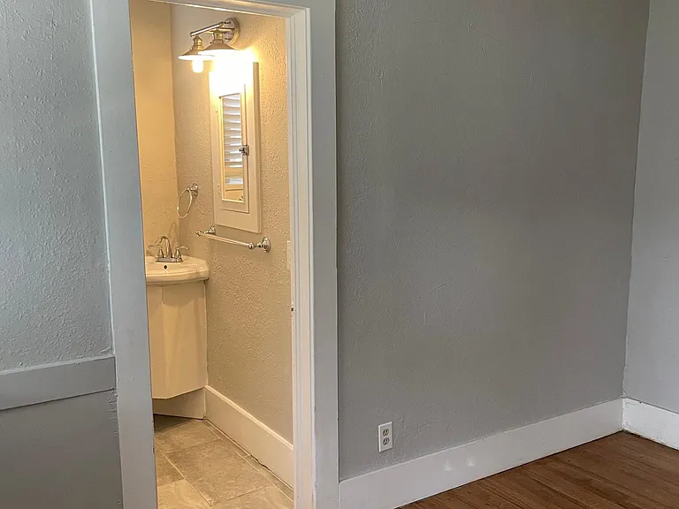 1015 Ford St #4 — Photo 6