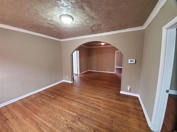 2nd image of 3838 Avondale Ave