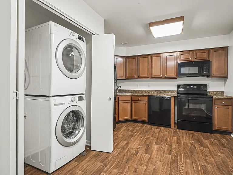 Carriage Hill Apartments — Photo 7