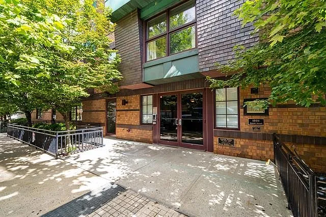 1331 Grand St #307 — Photo 22