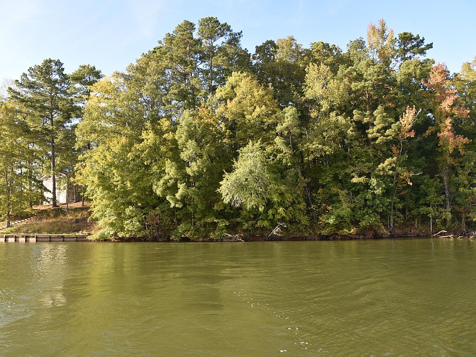 1st image of 32 Lakeview Dr