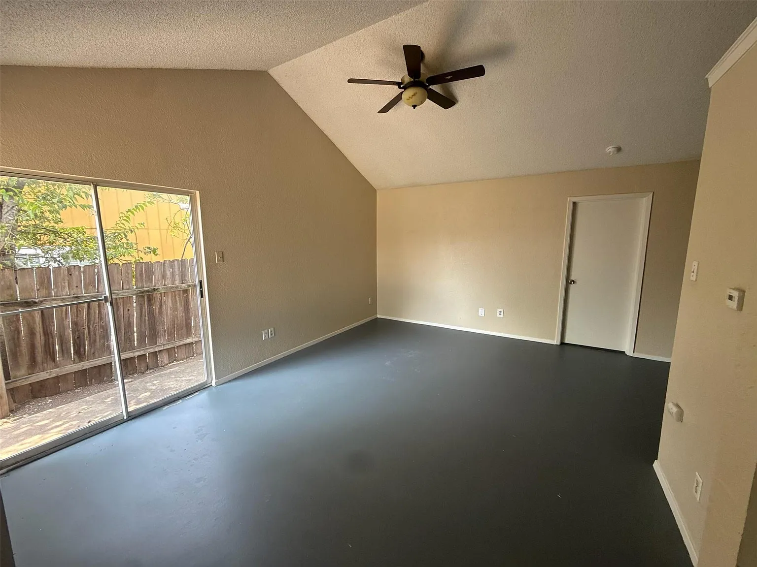 2 bed, 2.0 bath, 888 sqft, $1,295 — Photo 2