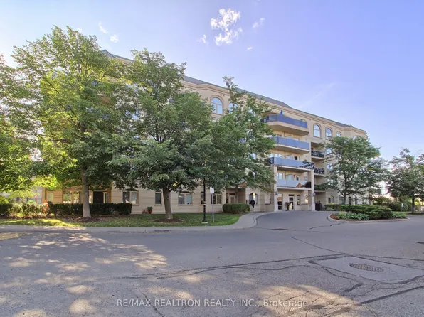 3 Dayspring Cir #207, Brampton, ON L6P 1B7