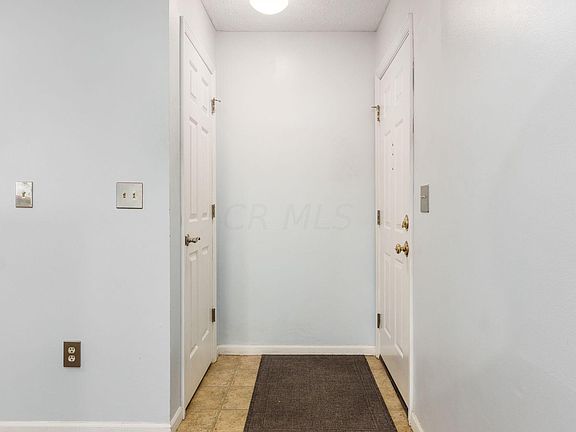 5th image of 2736 Greystone Dr APT B