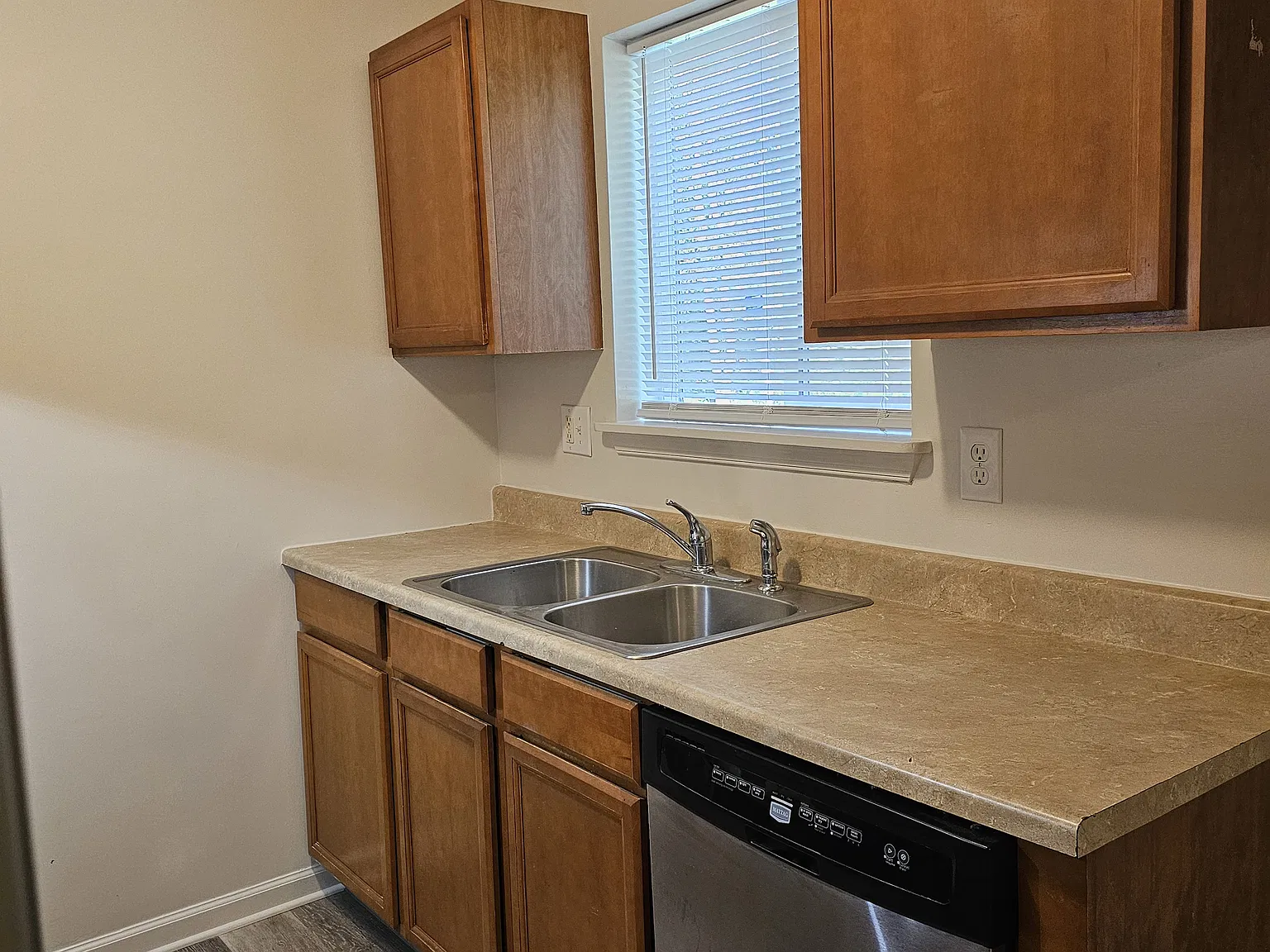 3 bed, 1225 sqft, $1,850 — Photo 4