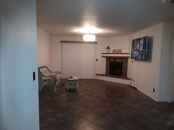 LIVING ROOM & FIREPLACE