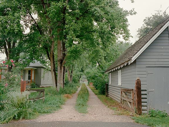 driveway from Sunset St to the back of the property and large parking area