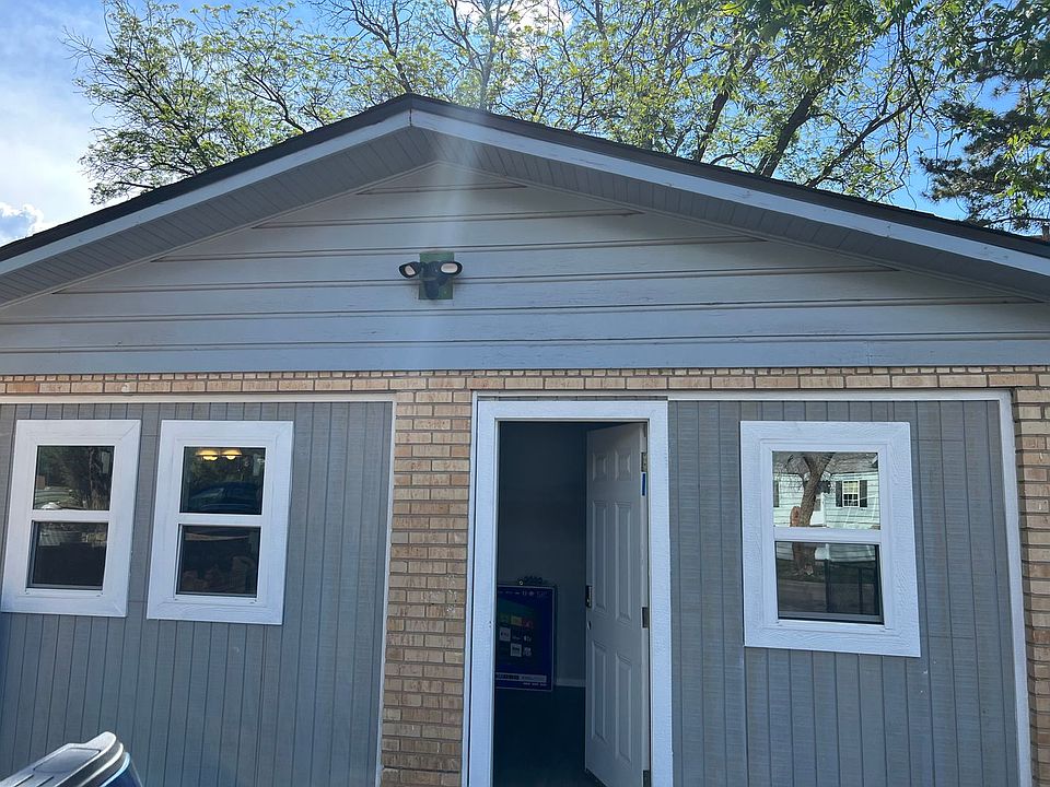 1st image of 2202 31st St Unit 2