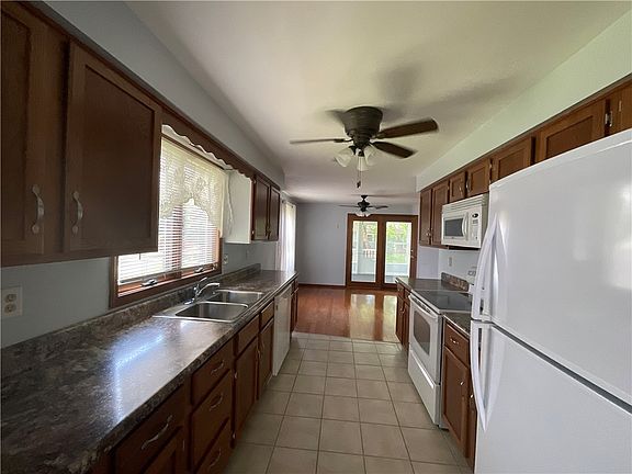 4th image of 1105 Diana Ct