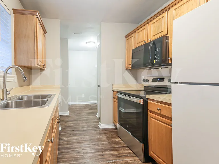 1607 Coleman St — Photo 9