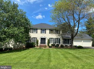 800 Follin Farm Ln, Great Falls, VA 22066