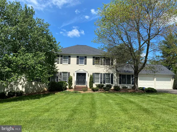 800 Follin Farm Ln, Great Falls, VA 22066