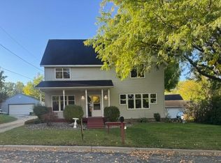 131 E 7th St, Zumbrota, MN 55992
