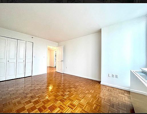 4th image of 325 W 43rd St #38C