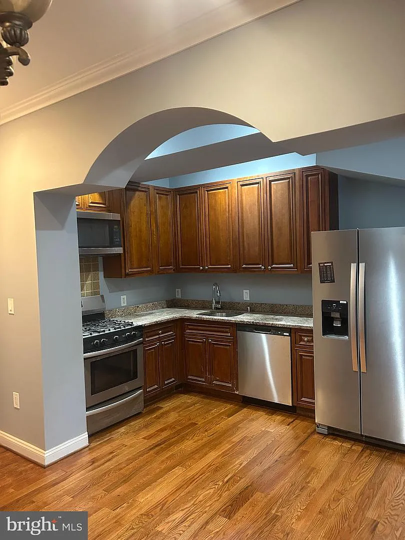 3 bed, 3.0 bath, 2274 sqft, $4,250 — Photo 4