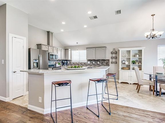 2nd image of 4403 Monte Vista Ln