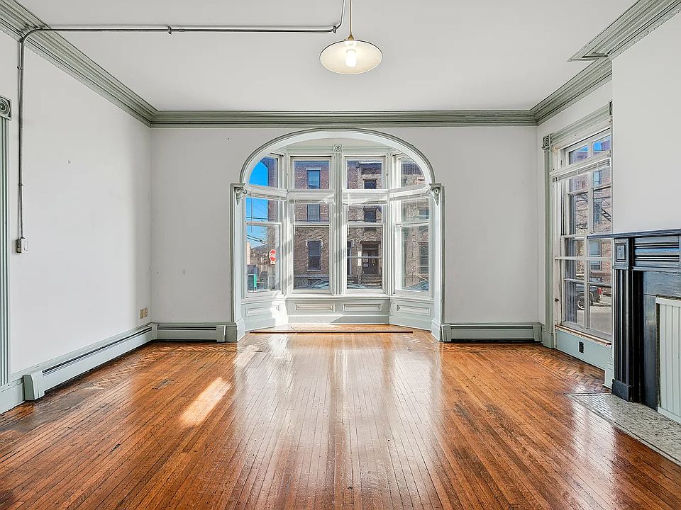1st image of 203 Grand St Floor 1