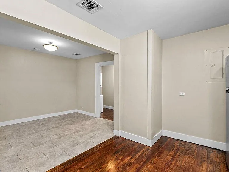 409 E Austin St — Photo 10