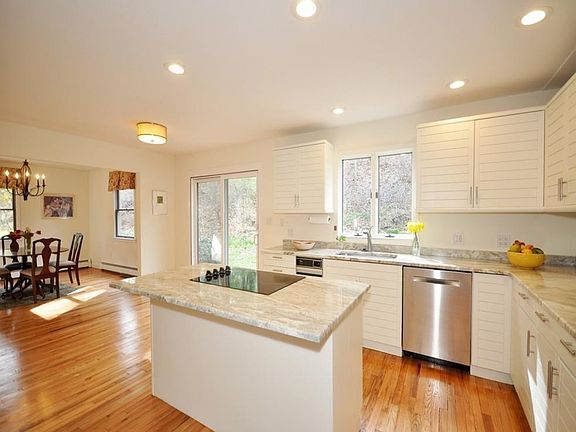 5th image of 20 Lincoln Ln