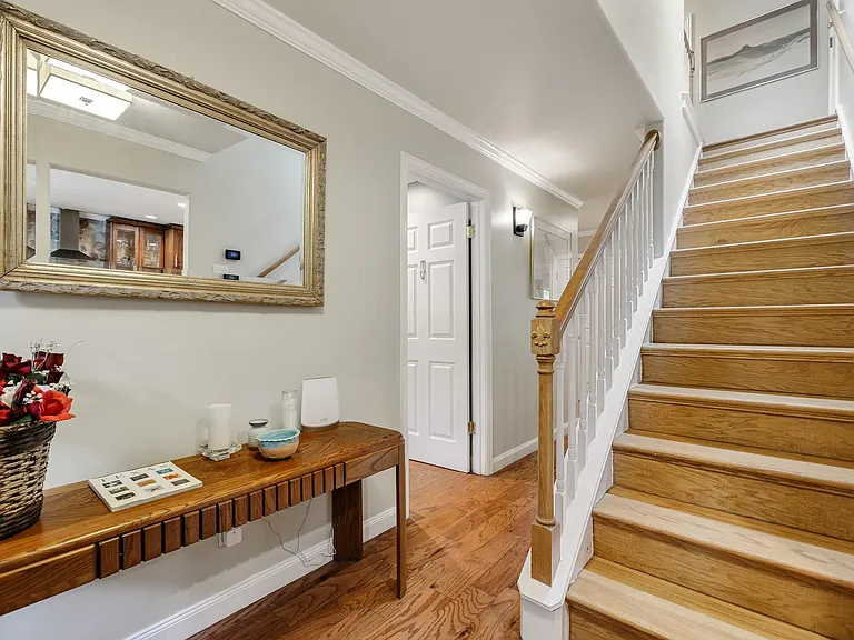 433 Ensign Ln — Photo 6