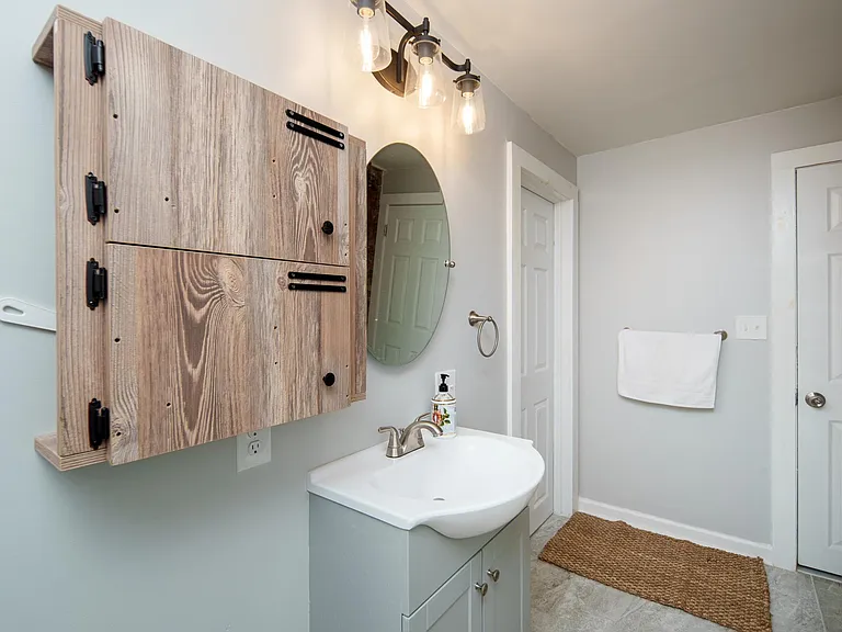 10 Glendale Ave — Photo 19