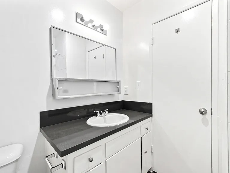 13505 Burbank Blvd #2 — Photo 13