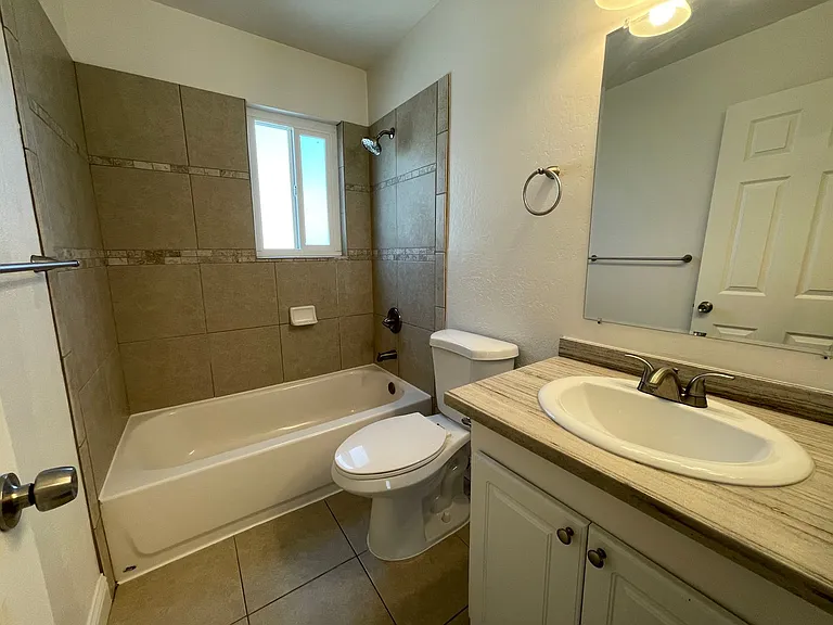 2620 Q Street — Photo 8