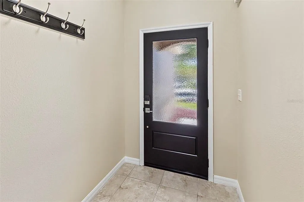 4 bed, 2.0 bath, 1922 sqft, $2,700 — Photo 4