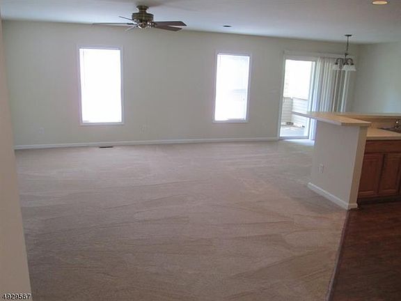 5th image of 18 Bourne Cir #1103