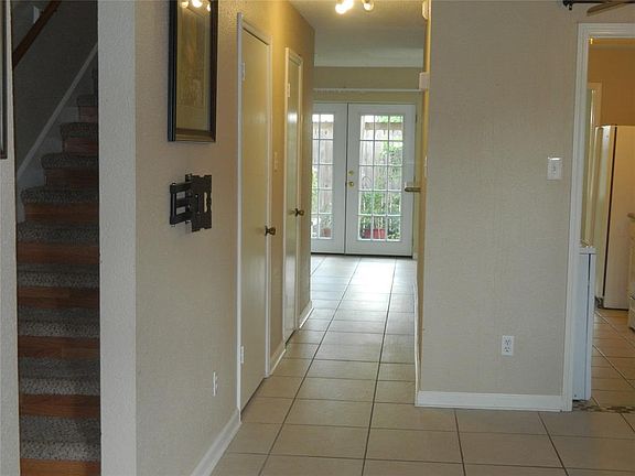 3rd image of 1381 Country Place Dr #2/3
