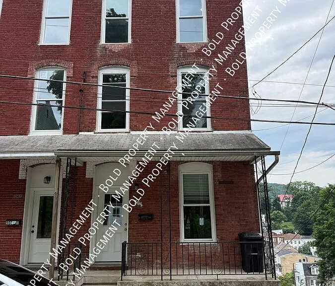 501 E Arch St — Photo 1