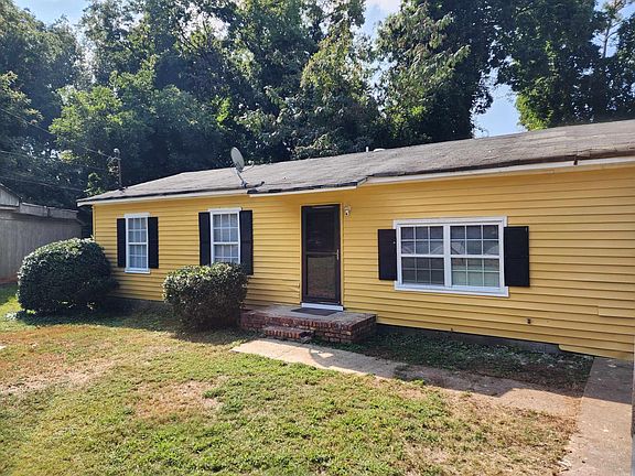 Freshly remodeled and bright cul de sac home with parking