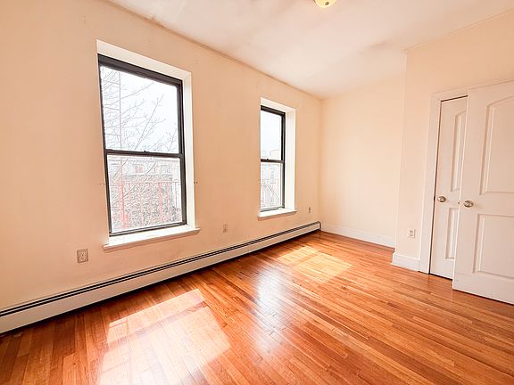 4th image of 60 Somers St #3