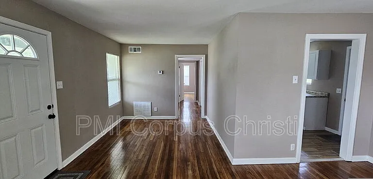 638 Sharon Dr — Photo 5