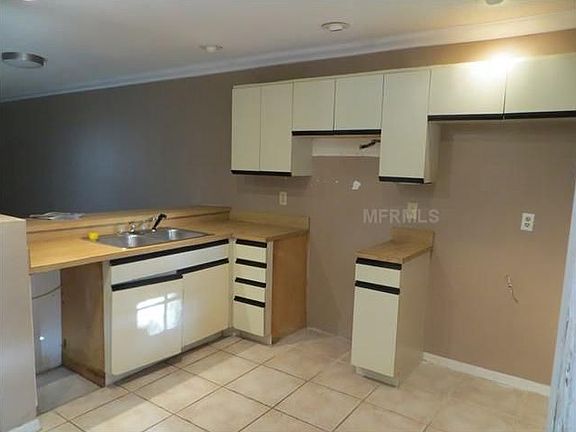 4th image of 2985 Sir Hamilton Cir #11