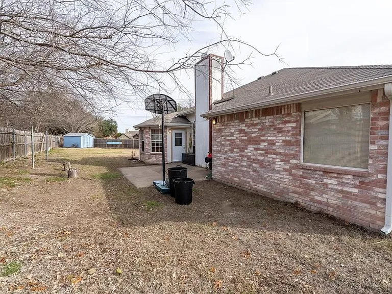 2414 Coventry Ct — Photo 11