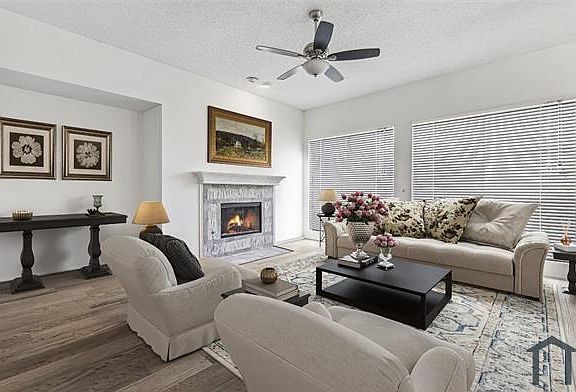 2nd image of 1101 Lakefield Dr