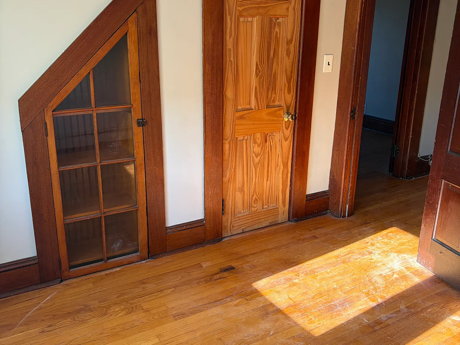 2 bed, 1050 sqft, $1,600 — Photo 2
