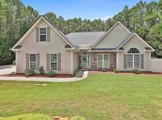 320 Winthrop Dr, Sharpsburg, GA 30277