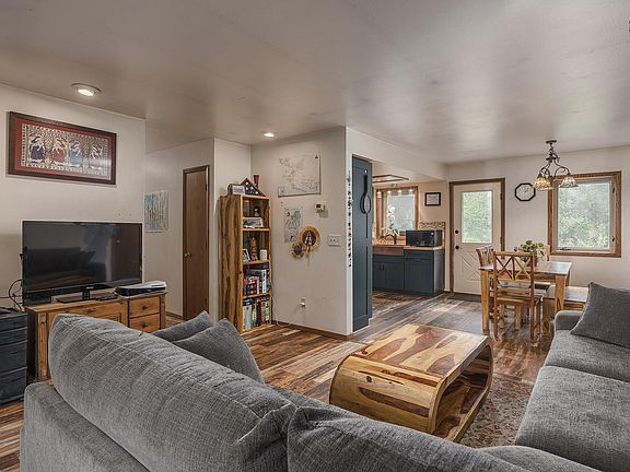 4th image of 2699 Bear Ave
