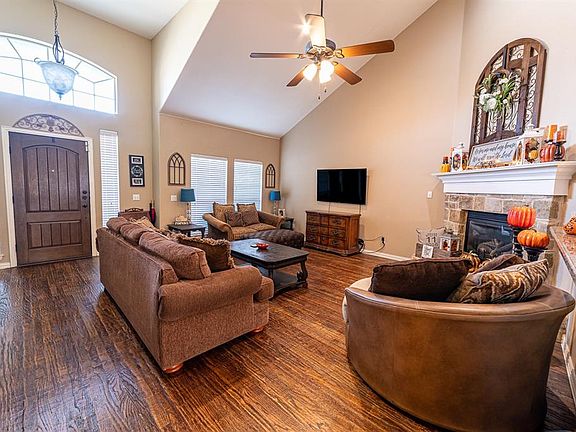 3rd image of 3137 Rivercrest Dr