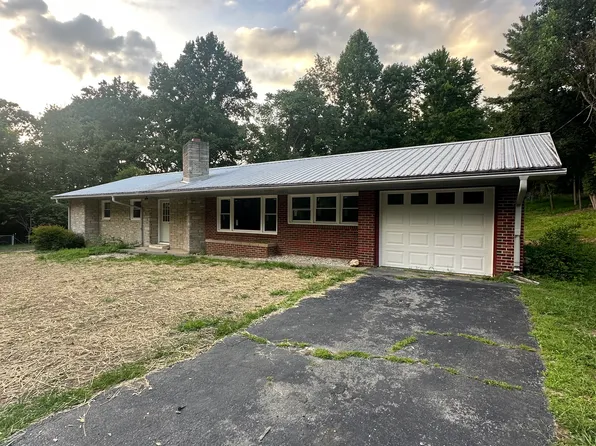 330 Pine Forest Ln, Johnson City, TN 37601