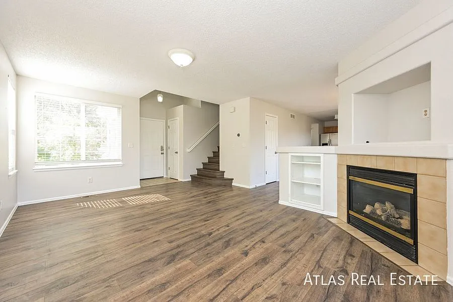 2 Weeks Free Rent If Moved In By 8/31 Or Doggie Door Installed In The Home! Beautiful 4bd/3ba Hom... — Photo 4