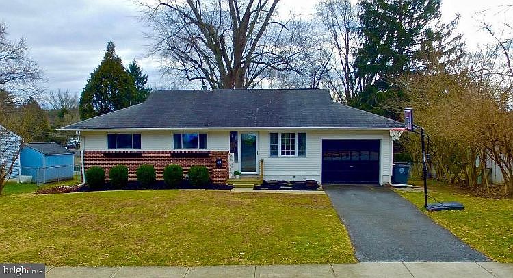 1st image of 418 Chesterfield Dr